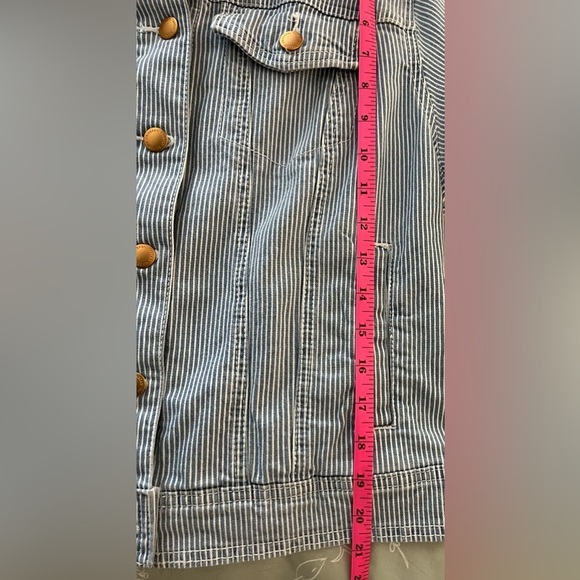 EUC Universal Thread Women’s Railroad Stripe Denim Jacket, Cropped; Size XS - Picture 9 of 9